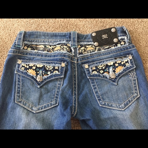 Miss Me Wing & Flower Capri denim. - Picture 6 of 9